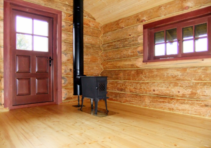 Dom uszczelniony kitem LOG HOME w kolorze sosna
