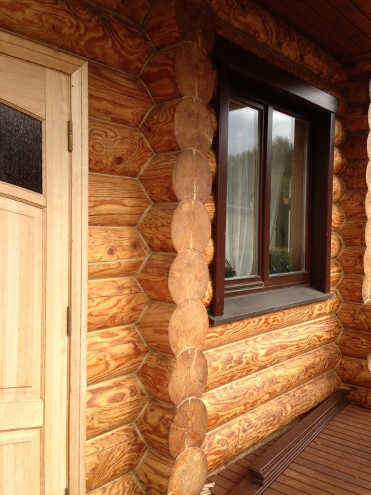 Dom uszczelniony kitem LOG HOME w kolorze sosna