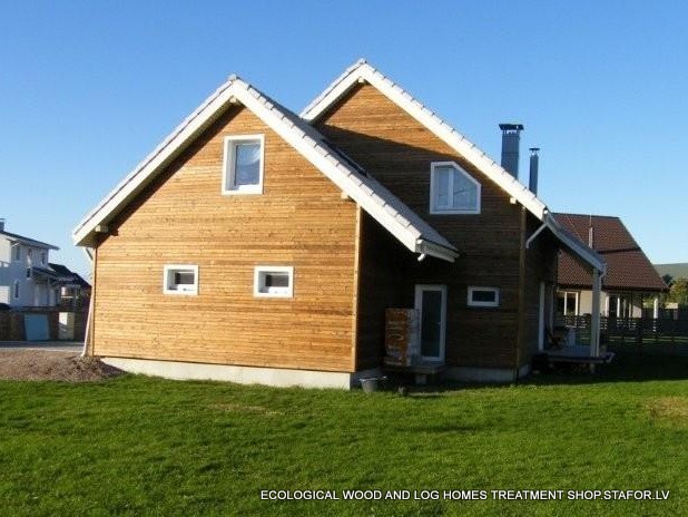 Dom pomalowany jasnym olejem z dziegciem