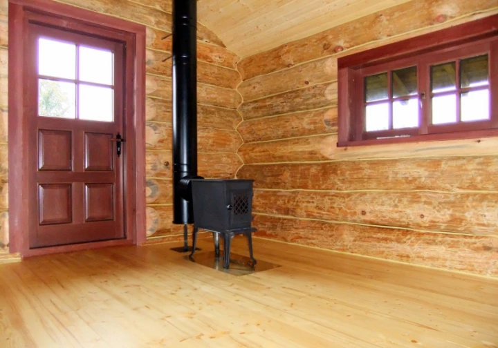 Dom uszczelniony kitem LOG HOME w kolorze sosna

